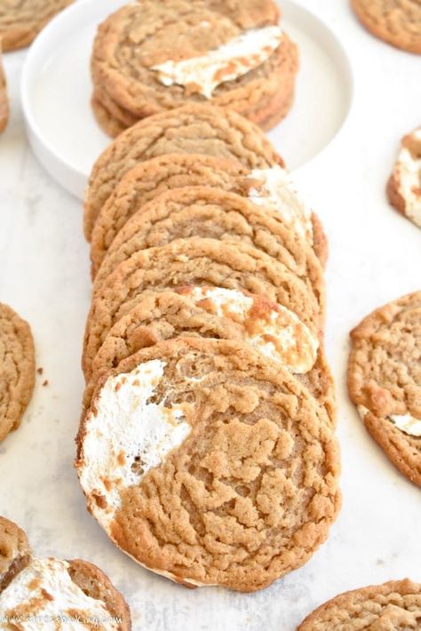 Fluffernutter Sandwich, Fluffernutter Cookies, Chewy Peanut Butter Cookies, Slow Cooker Desserts, Chocolate Cookie Recipes, Marshmallow Fluff, Cake Mix Recipes, Easy Cookie Recipes, Tea Cakes