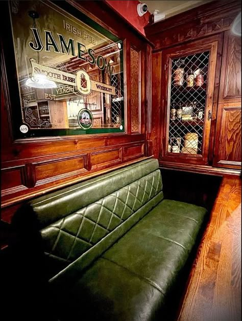 Irish Pub Snug, Irish Snug Room, Old English Pub Aesthetic, Irish Pub Decor Ideas, Irish Bar Aesthetic, Brew Pub Design Ideas, English Pub Aesthetic, British Pub Aesthetic, Irish Pub Aesthetic