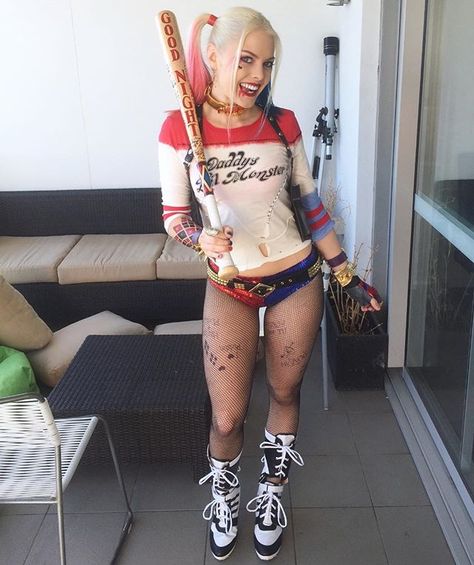 EB GAMES EXPO! 🙈 come find me at the "arena" entrance 😘 - - Top: @1_angelus_1 Bat: @dpmakestuff Shorts: @tvstoreonline  Accessories: thecostumebase.com - - #harleyquinn #puddin #margotrobbie #suicidesquad #daddyslilmonster #cosplay #comiccon #joker #batman #dc Laura Gilbert, Lgbtq Fashion, Harley Quinn Halloween, Harley Quinn Comic, Harley Quinn Costume, Epic Cosplay, Harley Quinn Cosplay, Joker And Harley Quinn, Harley Quinn