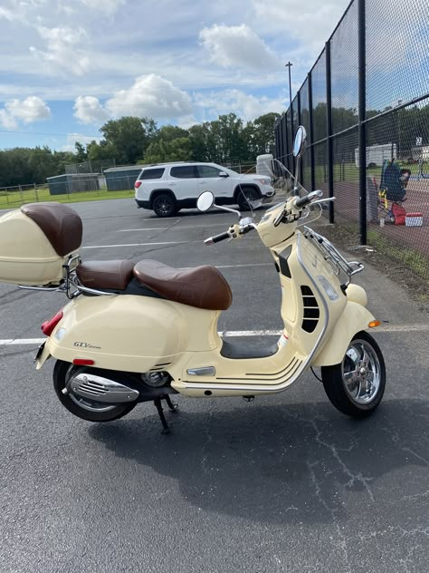 Cute Scooter, Vintage Moped, Vespa 125, Vespa S, Motos Vintage, Vespa Scooter, Moped Scooter, Pretty Bike, Vespa Lambretta