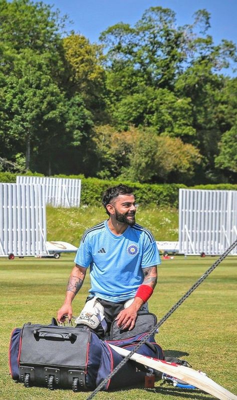 Virat Kohli Hd Wallpaper, Virat Kohli Hd, Sports Person, Cricket Coaching, Famous Indian Actors, Cricket Poster, Virat And Anushka, King Kohli, Virat Kohli Instagram