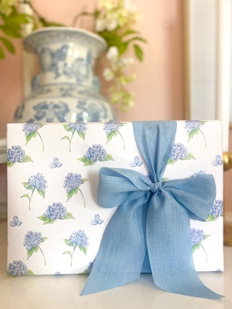 "This is a set of Blue Hydrangeas Watercolor Wrapping Paper Sheets, measuring 20”x29” per sheet. Each sheet will wrap one standard sized gift box!" Pretty Wrapping Paper, Wrapping Paper Aesthetic, Cute Gift Wrapping, Christmas Gift Paper, Cute Wrapping Paper, Pretty Gift Wrapping Ideas, Monogrammed Stationery, Blue Hydrangeas, Gift Wrapping Inspiration