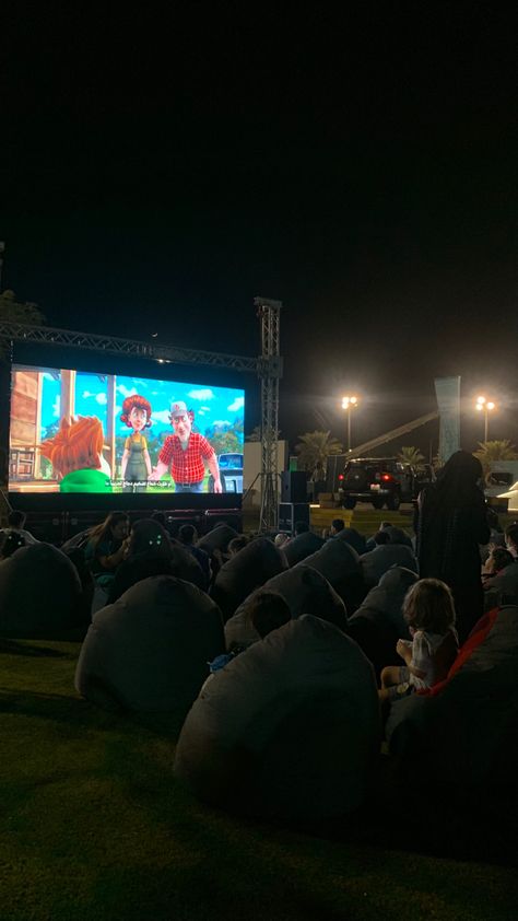 Movie In The Park, 2024 Ideas, Kids' Movies, Family Movie, Family Movie Night, Netflix And Chill, Office Parties, Event Ideas, Love Movie