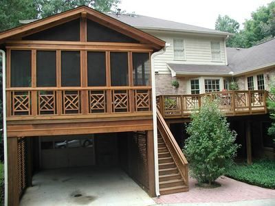 screened in porch Covered Deck Designs, Small Covered Patio, Veranda Design, Screened Porch Decorating, Deck Plan, Screened In Deck, Building A Porch, Wood Screens, Deck Designs Backyard