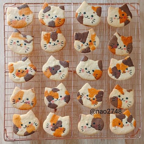 Japanese Cookies, Cat Themed Birthday Party, Icebox Cookies, Fun Plates, Cat Cookies, Kawaii Cooking, Shaped Cookies, Funny Birthday Cakes, Sugary Food