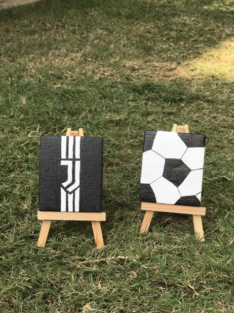 Soccer Paintings On Canvas, Ronaldo Canvas Painting, Soccer Painting Ideas, Soccer Canvas Painting, Football Painting Ideas, Soccer Paintings, Football Canvas Painting, Painting Football, Football Painting