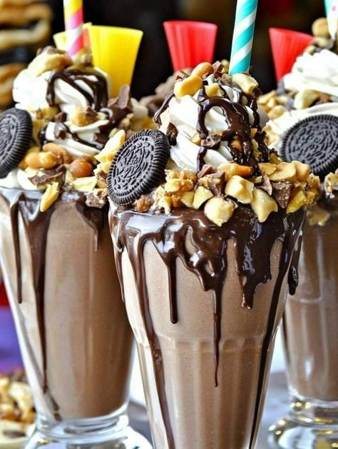 Milk Shake Aesthetic, Oreo Milk Shake, Butter Chocolate Frosting, Shake Aesthetic, Adele Birthday, Cookie Recipes Gourmet, Cherry Cookies Recipes, Mini Peanut Butter Cups, Oreo Milk