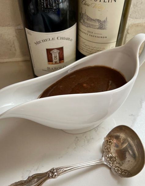 Best Red Wine Gravy Red Wine Gravy Recipe, Red Wine Gravy For Beef, Gravy For Prime Rib, Red Gravy Recipe, Beef Shoulder Roast, Red Wine Beef, Brown Gravy Recipe, Gravy For Mashed Potatoes, Wine Gravy