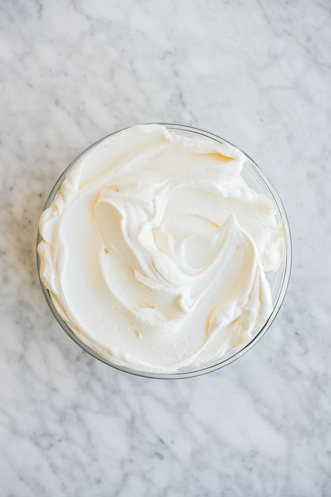 This honey-sweetened whipped cream is my 3-ingredient go-to recipe -- it’s really delicious without being way too sweet! Yogurt Starter, Honey Whipped Cream, Healthy Pie Recipes, Pumpkin Pie Recipe Easy, Pumpkin Pancake Recipe, Powder Milk, Keylime Pie Recipe, Recipes With Whipping Cream, Lemon Curd Recipe