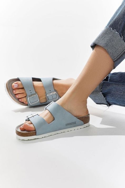 Áo Blu, Cute Womens Shoes, Tokyo Street Fashion, Sandals Outfit, Footbed Sandals, Birkenstock Sandals, Womens Shoes High Heels, Birkenstock Arizona, Mode Inspo