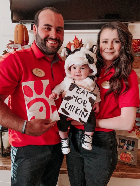 Chick Fil A Costume Family, Farmers Family Costume, Family Cow Costumes, Cow Family Costume, Cow Family Halloween Costumes, Farm Animal Family Costumes, Chick Fil A Family Costume, Chick Fil A Cow Costume, Chickfila Halloween Costumes