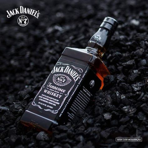 Jack Daniels Wallpaper Iphone, Jack Daniels Aesthetic, Jack Daniel Aesthetic, Jack Daniels Wallpaper, Jack Daniels Party, New Year Wishes Video, Jack Daniels No 7, Jack Daniels Bottle, Pretty Alcoholic Drinks