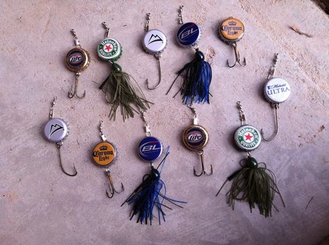 I finally did a Pinterest craft!!! DIY beer bottle Cap fishing lures Diy Beer Bottle, Beer Bottle Diy, Beer Bottle Cap Art, Bottle Cap Fishing Lures, Bottle Cap Projects, Homemade Fishing Lures, Diy Fishing Lures, Diy Fishing, Diy Beer