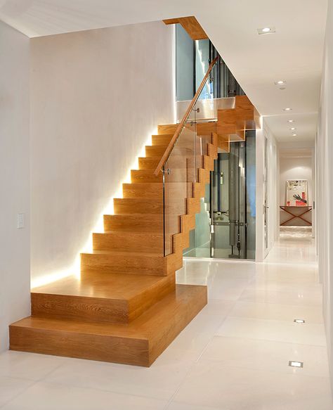 15 Uplifting Contemporary Staircase Designs For Your Idea Book Contemporary Staircase Design, Staircase Contemporary, درج السلم, Staircase Styles, Stairway Lighting, Contemporary Staircase, Escalier Design, Floating Stairs, Stair Case