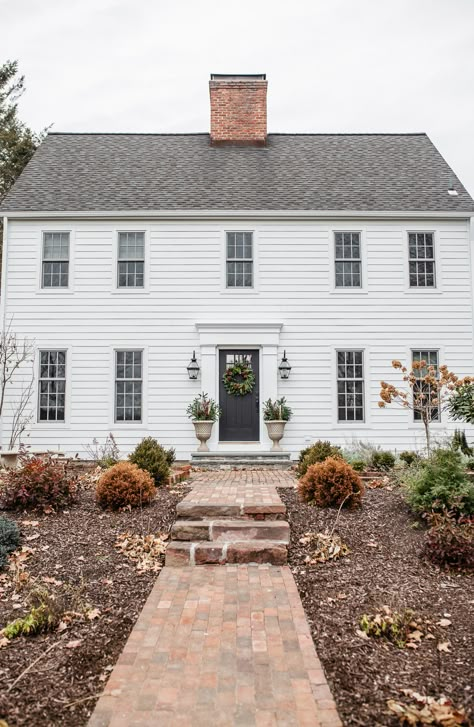 Colonial Style Home Exterior, Modern Colonial Farmhouse, Modern Colonial House Exterior, White Colonial House, Modern Colonial House, Exterior Home Renovation, Colonial House Exteriors, White Siding, Clapboard Siding