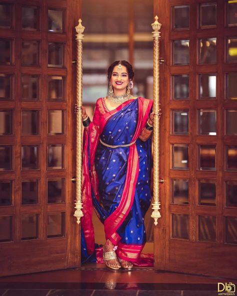 Best Saree Combination, Velvet Navari Saree Marathi Bride, Maharashtrian Saree Traditional, Kasta Saree Look, Nauvari Saree Peshwai, Blue Nauvari Saree, Paithani Nauvari Saree, Marathi Paithani Look, Maharashtra Bride Look