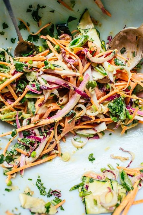 Raw Sweet Potato Satay Salad Satay Salad, Raw Sweet Potato, Spiralized Sweet Potato, Sweet Potato Dishes, Smoothies Vegan, Raw Potato, Fun Salads, Salad With Sweet Potato, Raw Vegan Recipes