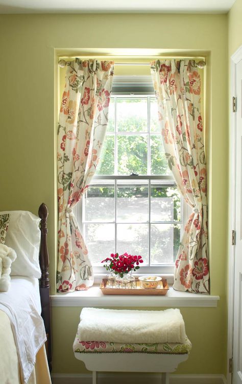 How to Install Window Blinds and Curtains | Pretty Handy Girl Curtains Inside Window Frame, Window Blinds And Curtains, Kitchen Window Blinds, Inside Window, Simple Window Treatments, Blinds And Curtains, Modern Blinds, Living Room Blinds, Bedroom Blinds