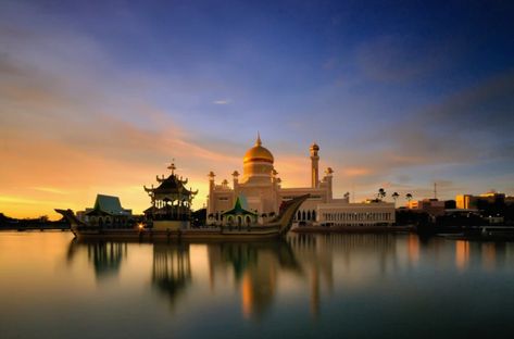 Omar Ali Saifuddin Mosque, Most Beautiful Mosques, Islamic Mosque, Bandar Seri Begawan, Thailand Tourism, Most Beautiful Places To Visit, Best Dating Apps, Beautiful Mosques, South China Sea