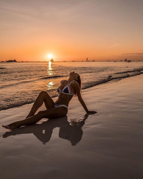 sunset beach vibe Beach Foto, Photography Genres, Tumblr Art, Shotting Photo, 사진 촬영 포즈, Beach Photography Poses, Beach Shoot, Have Inspiration, Foto Tips