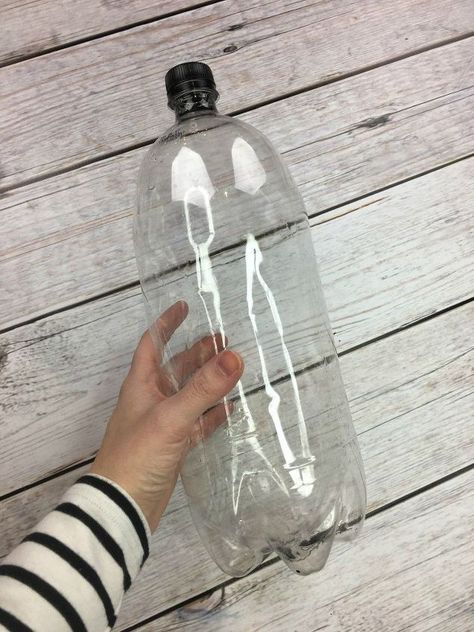 Save all of those pesky plastic bottles to craft these useful projects for your life! Organizer Tips, Senior Crafts, Hometalk Diy, Plastic Bag Dispenser, Useful Projects, Homemade Air Freshener, Bag Dispenser, Blanket Diy, Plastic Bottle Crafts