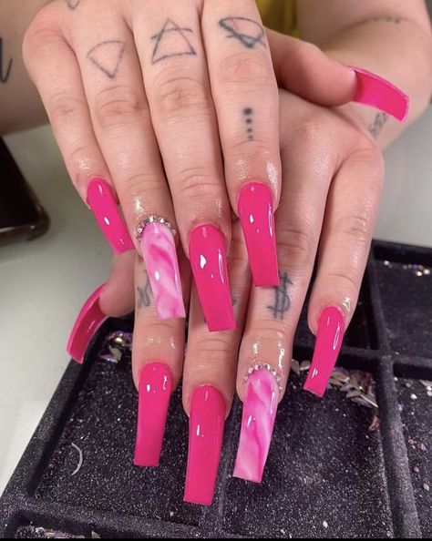 Name Nails Acrylic, Neon Pink Acrylic Nails Coffin, Barbie Pink Acrylic Nails Square, Fuchsia Acrylic Nails, Simple Bling Acrylic Nails, Extra Pink Nails, Mum Nails, Pink Nails Square, Birthday Nail