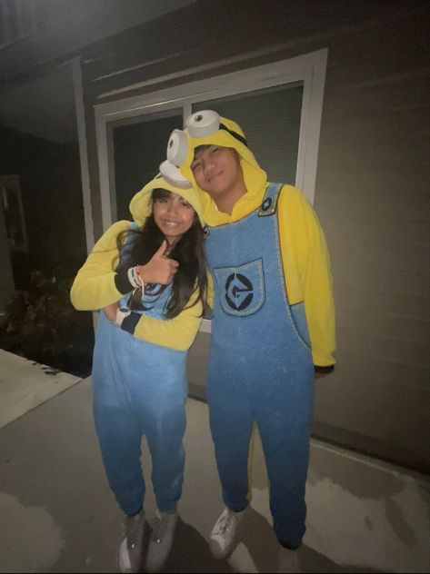 Friend Ideas, Halloween Couple, Couple Costume, Cute Minions, Trendy Halloween Costumes, Trendy Halloween, Aesthetic Pastel, Aesthetic Pastel Wallpaper, Couple Halloween