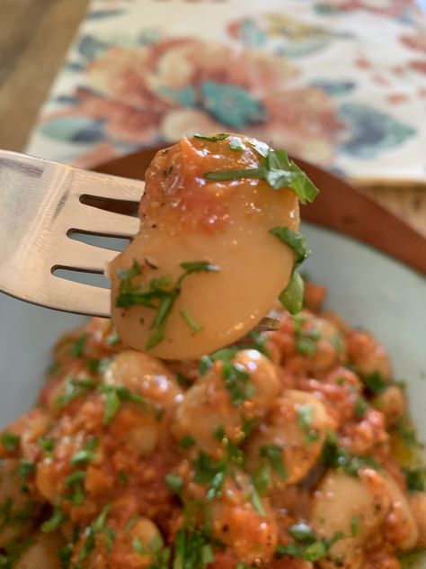 Gigantes or Royal Corona Beans in Creamy Garlic Sauce | The Sassy Spoon: Fun Food! Giant Beans, Gigante Beans, Cooking Beans, White Bean Recipes, Creamy Garlic Sauce, Meatless Mondays, Eat Salad, Fun Foods, Creamy Garlic