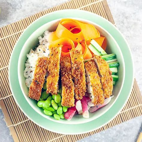 Crispy chicken poké bowl recipe Chicken Poke Bowl, Sushi Ideas, Poke Bowl Recipe, Edamame Beans, Citrus Chicken, Poke Bowl, Sushi Rice, Bowl Recipe, Breaded Chicken