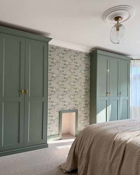 blue gray farrow and ball • Instagram Blue Gray Farrow And Ball, Farrow And Ball Green, Farrow And Ball Wallpaper, Green Bedroom Ideas, Green Bedroom Design, Learning A New Skill, Heritage House, Farrow And Ball, Green Bedroom