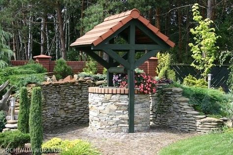 Water Well House, Wishing Well Garden, Outdoor Fence Decor, Well Garden, Well House, Wishing Wells, Garden Water Feature, Backyard Water Feature, Pallet Outdoor