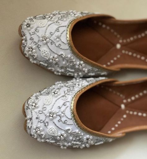 Embroidered Wedding Shoes, Royal Shoes, Embellished Wedding Shoes, Shoes Beaded, Bridal Footwear, Indian Shoes, Desi Outfits, Bike Sketch, White Wedding Shoes