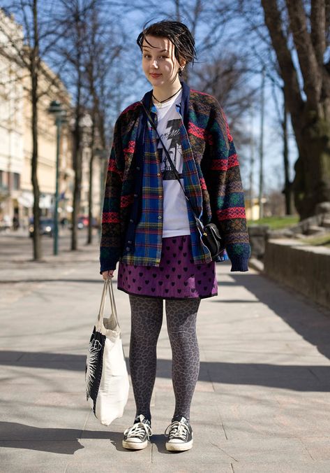 Bright Skirt Outfits, Quirky Outfits, Hel Looks, Orange Peels, Recycling Center, Street Style Blog, Fun Friends, Artist Outfit, Looks Street Style