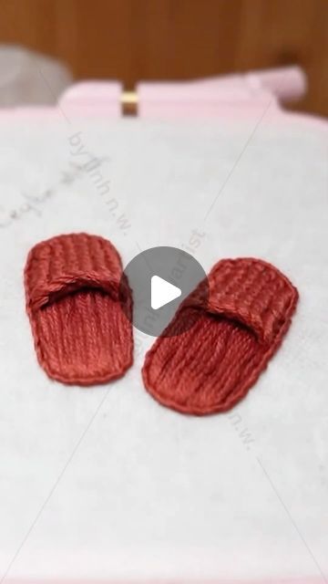 Embroidery Slippers, Stitching Patterns, Sewing Tips And Tricks, Embroidery Stitch, Thread Art, Needle Crafts, Satin Stitch, Sewing Tips, Embroidery Art