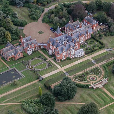 Prince Edward & Sophie Wessex's family home is 6x bigger than Prince William's - Photo 8 Bagshot Park, Nottingham Cottage, Sandringham House, Anmer Hall, Crown Estate, Royal Lodge, Lady Louise Windsor, Royal Castles, British Royal Families