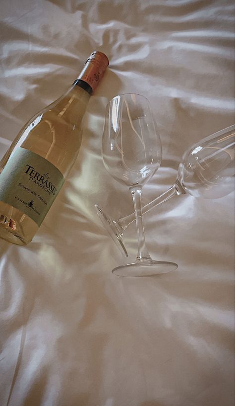 Wine aesthetic White Wine Bottle Aesthetic, Wine In Bed Aesthetic, White Wine Photography, Wine Bottle Pictures, Wine Pics, Women Drinking Wine, Branding Aesthetic, Wine Aesthetic, Happy Aesthetic