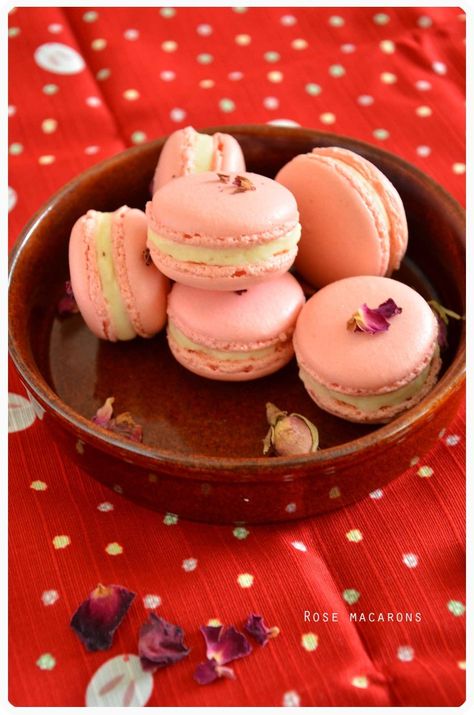 Rose macarons | Jo the tart queen Rose Macarons, Rose Macaron, Lemon Macarons, Vanilla Macarons, Macarons Recipe, Christmas Macarons, Chocolate Macaron, Macaron Flavors, Macaron Cookies