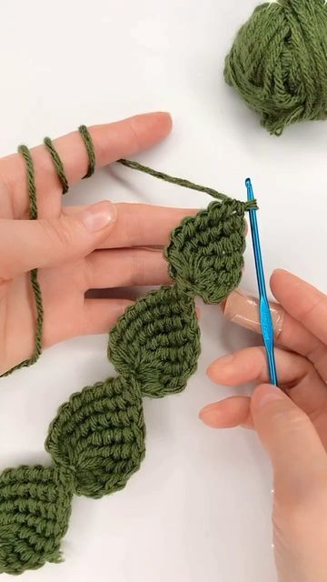 Create by K on Instagram Crochet Leaf, Leaf Headband, Crop Top Crochet, Crochet Applique Patterns Free, Crochet Leaf Patterns, Crochet Jewellery, Crochet Bedspread Pattern, Crochet Knit Stitches, Crochet Edging Patterns