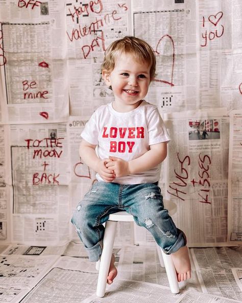 Valentine’s Day Photoshoot Aesthetic Kids, Valentines Kids Picture Ideas, Valentine Photo Shoot For Toddlers, Toddler Valentines Pictures Boys, Valentines Brothers Pictures, Diy Two Year Old Photo Shoot, Valentine’s Day Newspaper Photoshoot Baby, Kid Valentine Picture Ideas, Toddler Valentine Photo Ideas