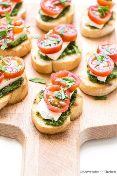 Pesto Bruschetta - Pesto Cream Cheese and Tomato Bruschetta - Shweta in the Kitchen Cream Cheese And Tomato, Pesto Cream Cheese, Pesto Bruschetta, Cheese And Tomato, Delicious Appetizers, Cheese Tomato, Tomato Bruschetta, Decorações Com Comidas, Delicious Appetizer Recipes