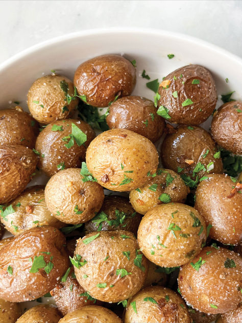 Ease into the holidays with festive family-friendly recipes! Easy-to-make, delicious sides like Herby Holiday Air Fryer Little Potatoes will bring a little holiday happiness to mealtime. 🥔 @LittlePotatoCo Delicious Sides, Mini Potatoes, Holiday Sides, Skillet Potatoes, Vegetables Recipes, Side Recipes, Veggie Dishes, Family Friendly Meals, Yummy Sides