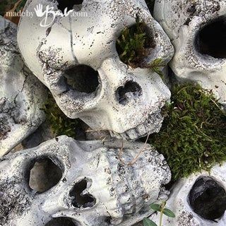 Super Real-look Concrete Skulls : 7 Steps (with Pictures) - Instructables Concrete Skulls Fire Pit, Concrete Skulls, Cement Projects, Diy Skulls, Concrete Leaves, Garden Spheres, Scary Doll, Spooky Things, Skull Crafts