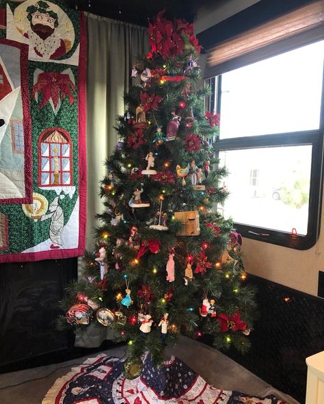 Christmas tree in an RV Rv Christmas, Christmas Lights Inside, Decorating Your Rv, Rv Lots, Hanging Christmas Stockings, Pomander Balls, Christmas Tree Lots, Pencil Trees, Outdoor Christmas Tree