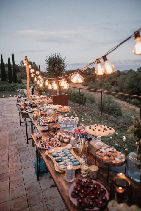 Country Wedding Foods, Barn Wedding Reception, Lights Wedding Decor, Country Barn Weddings, Rustic Wedding Reception, Rustic Wedding Decorations, Wedding Reception Food, Reception Food, Rustic Country Wedding