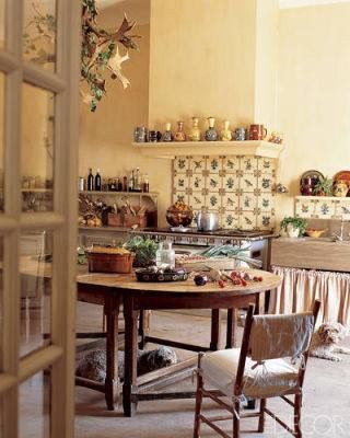 Via Elle Decor French Country Style Kitchen, Rustic Chic Design, French Country Interiors, Country Style Interiors, Rustic Country Kitchens, Country Kitchen Designs, French Country Kitchens, Rustic Country Home, Country Style Decor