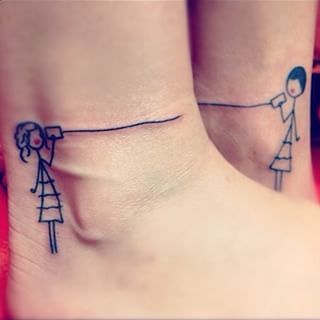 And another idea for long-distance friends! Always a phone call away. Or a tattoo away. | 24 Cherishable Best Friend Tattoos Petit Tattoo, Tattoo Zeichnungen, Bff Tattoos, Geniale Tattoos, Friendship Tattoos, Mother Daughter Tattoos, Best Friend Tattoos, Tattoos For Daughters, Sister Tattoos