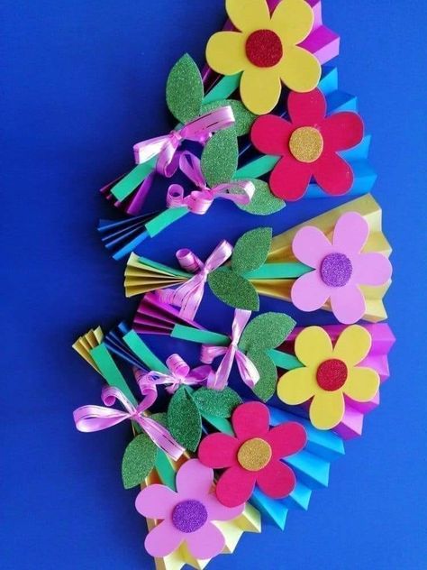 Spring Flower Crafts, Pop Up Christmas Cards, Tissue Paper Crafts, 8 Mart, Fall Arts And Crafts, Toddler Arts And Crafts, Christmas Crafts For Kids To Make, Paper Flower Decor, Spring Crafts For Kids