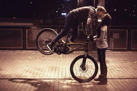 Vaya frenada Freeride Mtb, Lets Get Weird, Downhill Mtb, Enduro Mtb, Boyfriend Photos, Cute Couple Poses, Mtb Bike, Wedding Collection, Bike Life