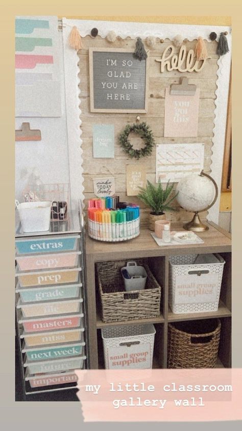 Small Group Office Space, Class Desk Organization, Small Space Classroom Ideas, Teacher’s Desk Organization, Daycare Teacher Desk Ideas, Bulletin Board In Classroom, Pretty Classroom Ideas, Teacher Desk Organization Middle, Elementary Desk Organization