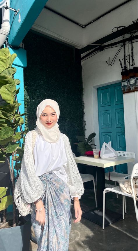 Mix And Match Outfits Hijab, Kondangan Outfit, Justina Xie, Batik Dress Modern, Aesthetic Pose, Rok Outfit, Outfit Korean Style, Concert Fit, Dress Gamis